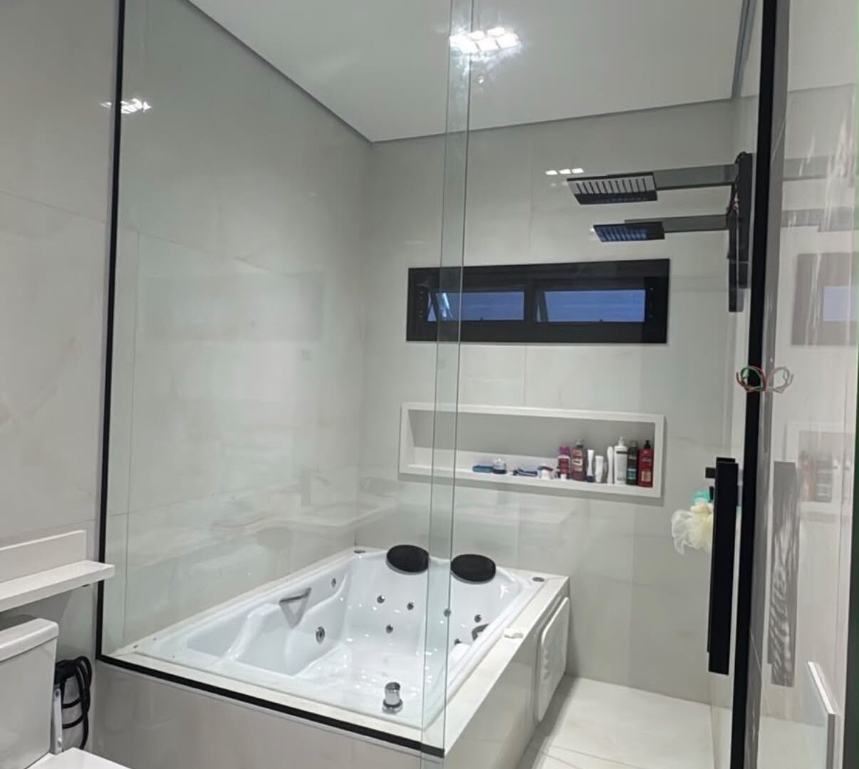 Box de Vidro com Banheira — Boxes realizado pela FSGlass