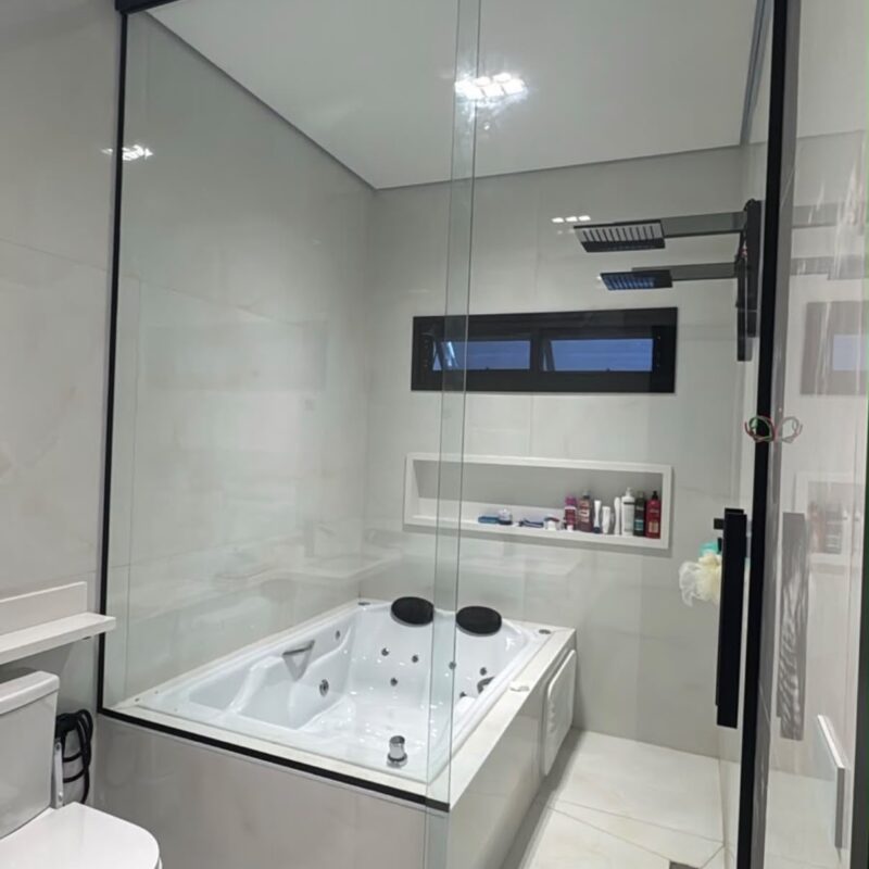 Box de Vidro com Banheira realizado pela FSGlass