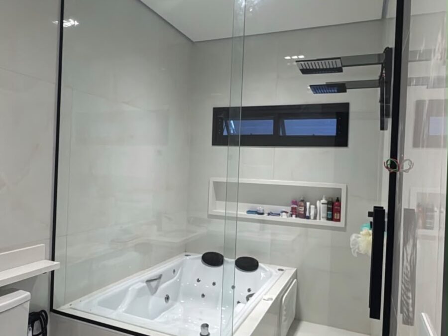 Box de Vidro com Banheira — Boxes realizado pela FSGlass