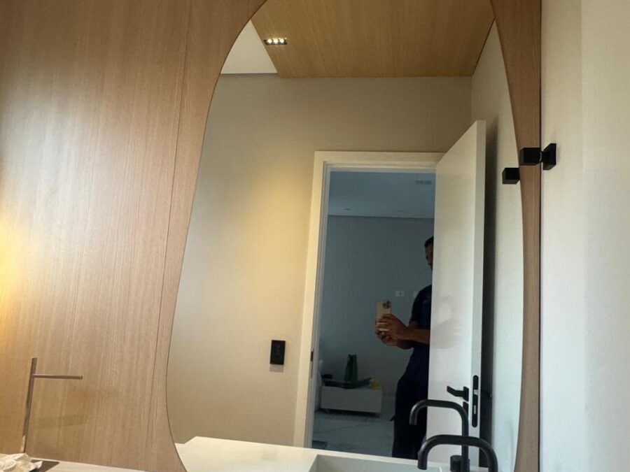 Espelho Orgânico em Banheiro — Espelhos realizado pela FSGlass