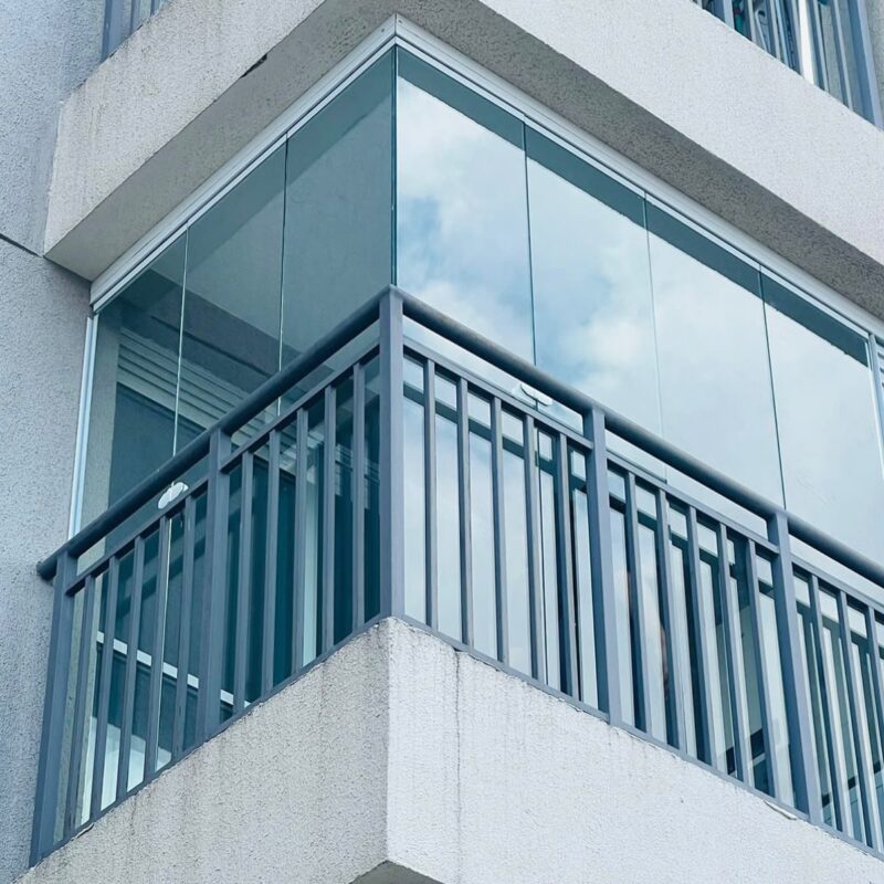 Envidraçamento de Sacada em Condomínio realizado pela FSGlass